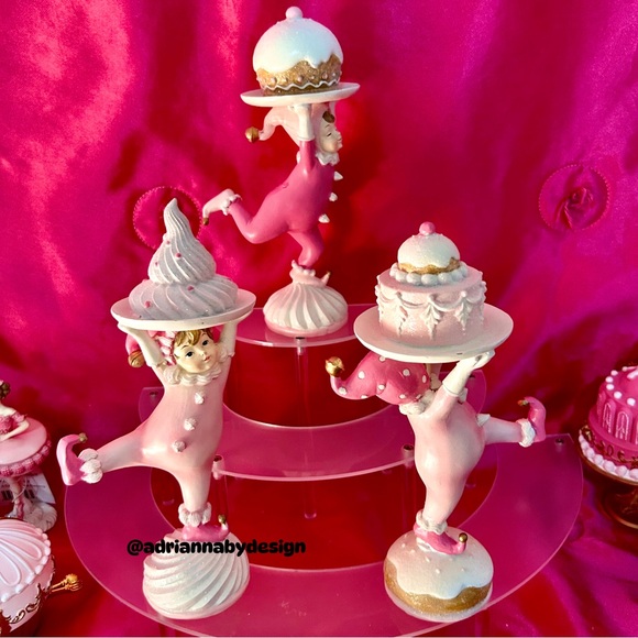 Pink gingerbread kids carrying cakes - Picture 3 of 7